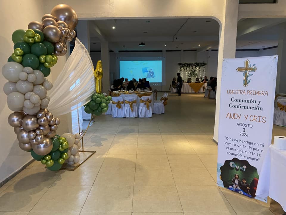 Detalle de flores y mantelería